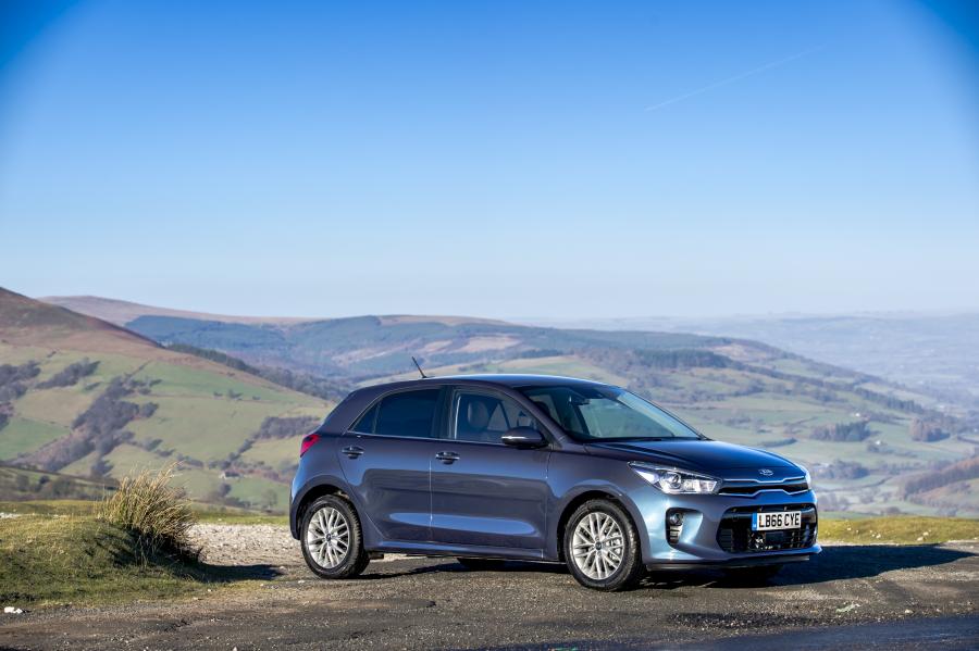  Kia Rio 5-Door 2017 года  (UK) (фото 8 из 145)